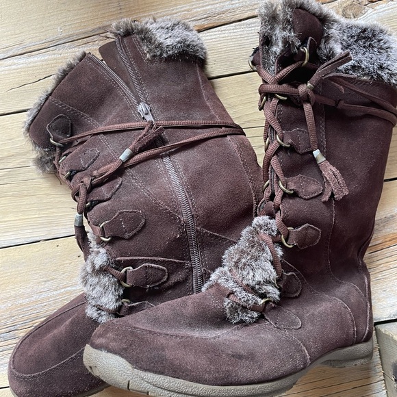 Kohl's Brown Winter Boots with Toggle Closures - Picture 2 of 6